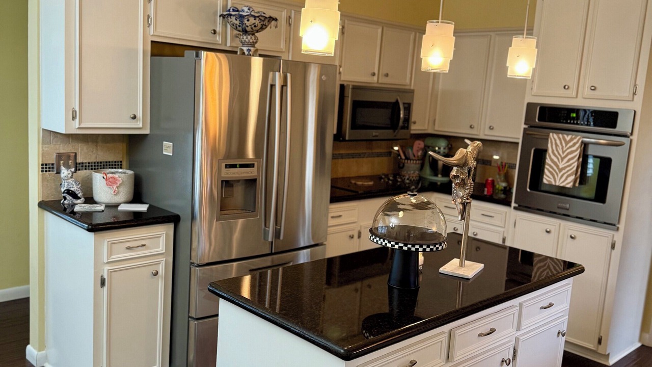 Photo of Kitchen in Crown Colony