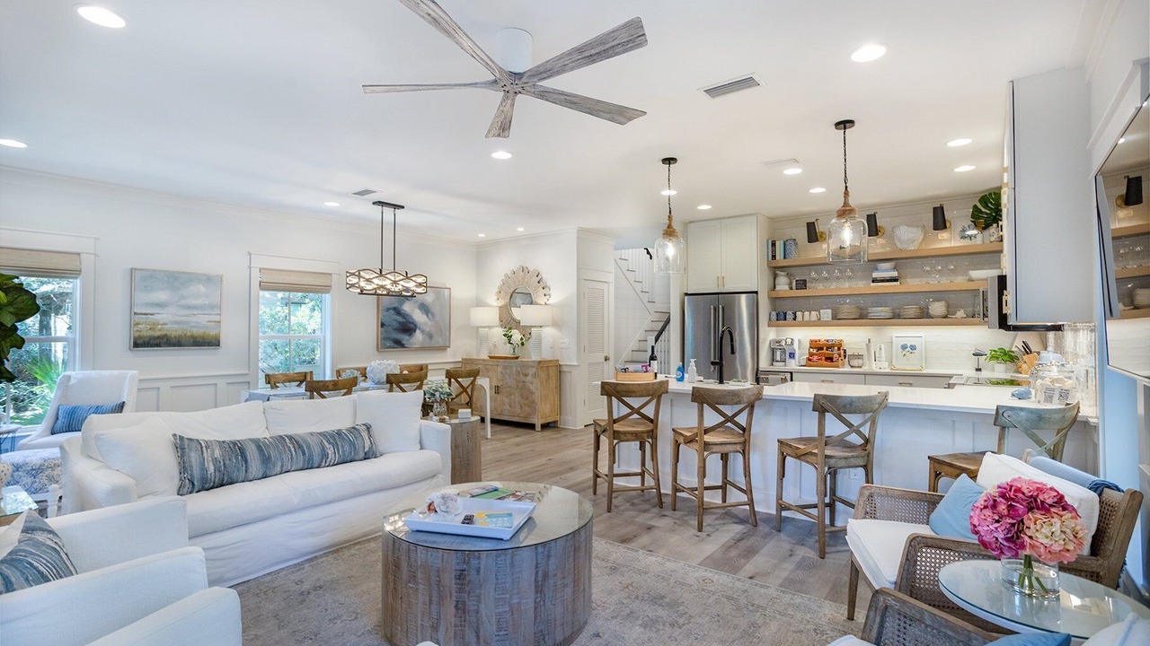 Photo of Livingroom in White's Gulfview