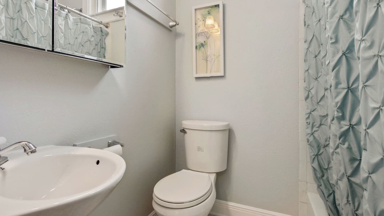 Photo of Bathroom in Esplanade Ridge