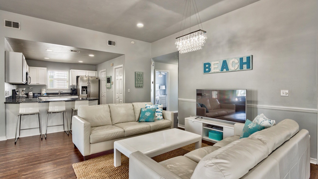 Photo of Livingroom in Clipper Cove