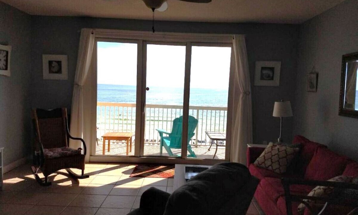 Photo of Livingroom in Lower Grand Lagoon