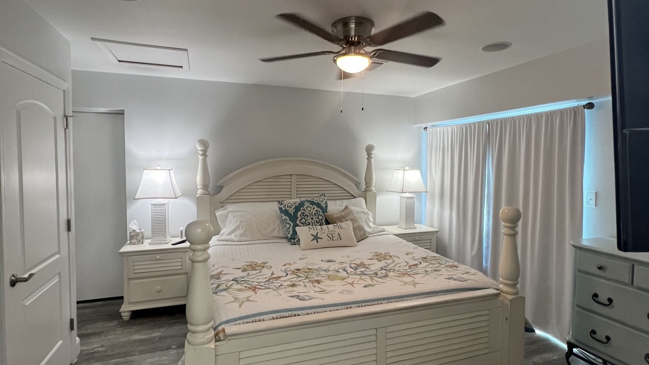 Photo of Bedroom in Biltmore Beach