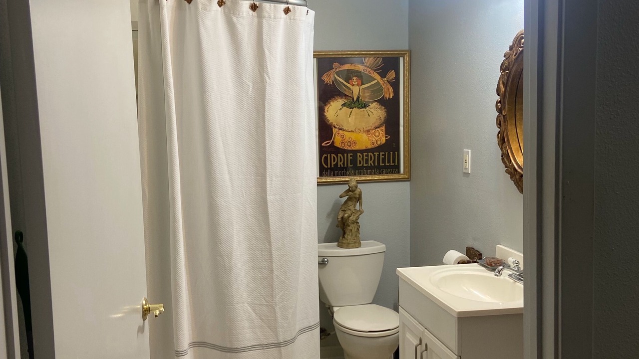 Photo of Bathroom in Kenner - Louis Armstrong International Airport