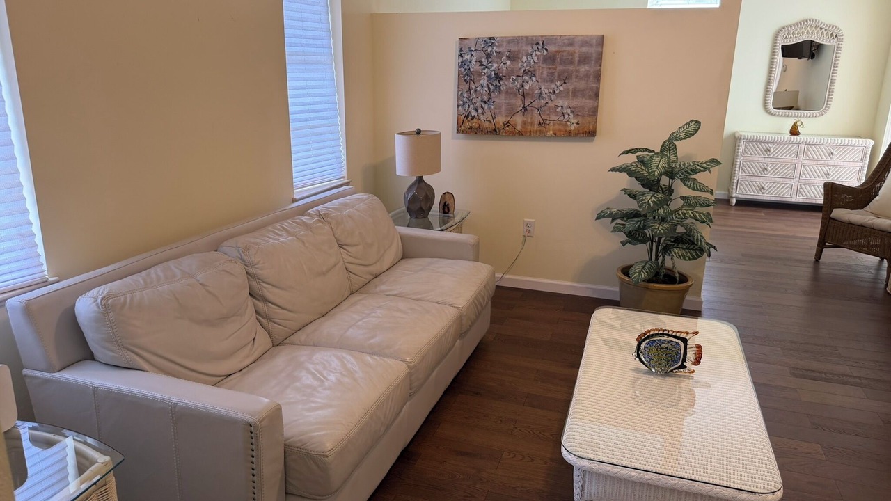 Photo of Livingroom in Golden Beach