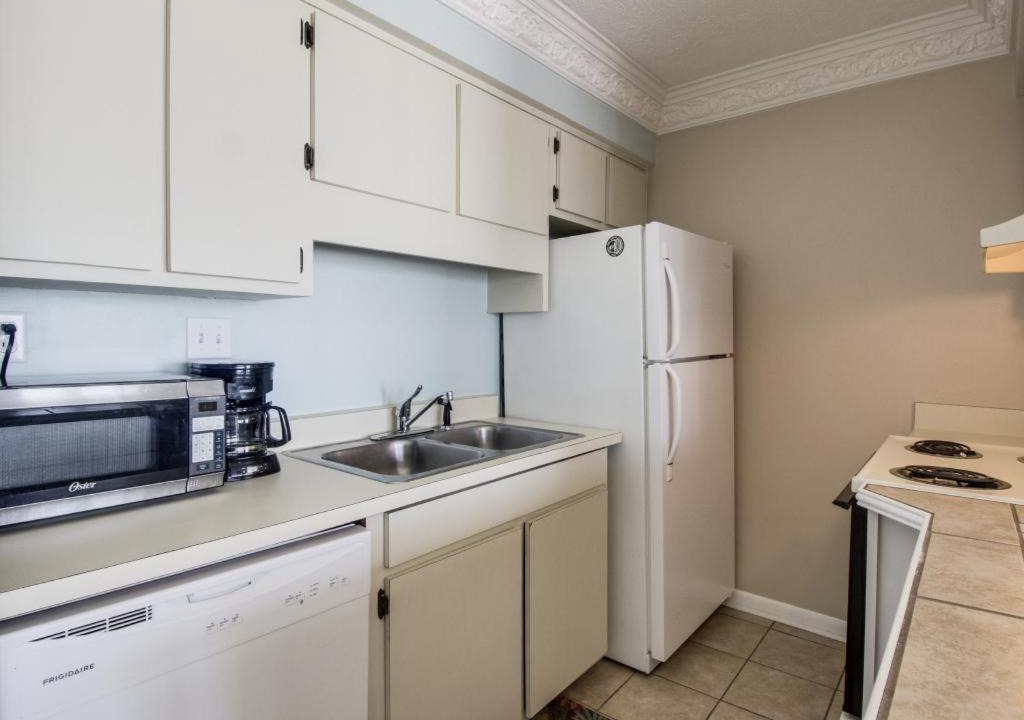 Photo of Kitchen in Biltmore Beach