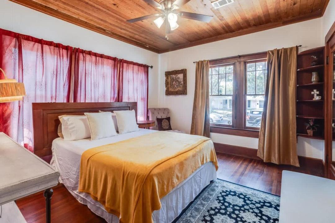 Photo of Bedroom in Gulfport