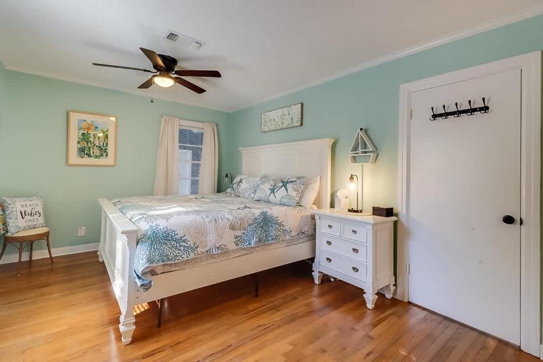 Photo of Bedroom in Long Beach