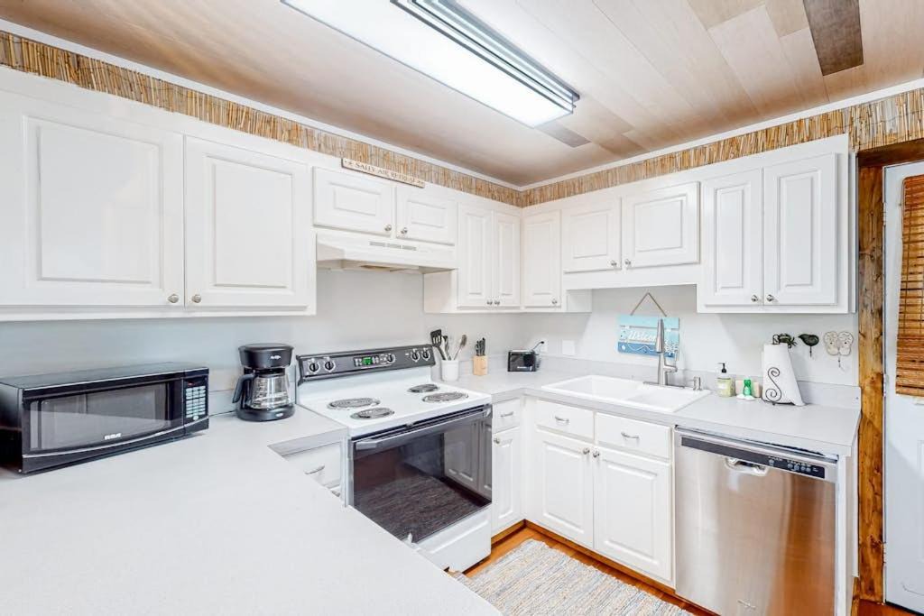 Photo of Kitchen in Biltmore Beach