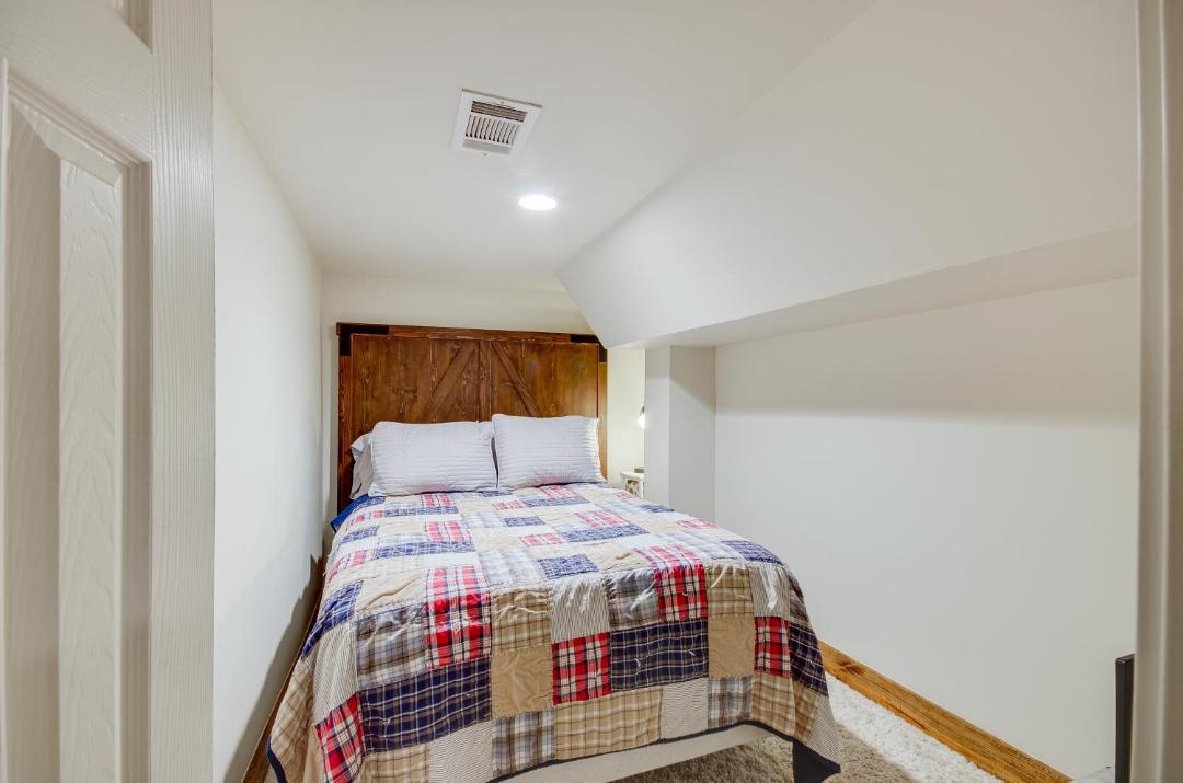 Photo of Bedroom in Tougaloo