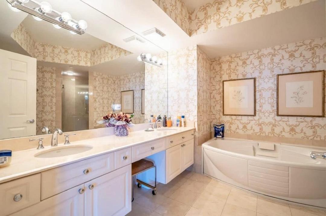 Photo of Bathroom in Galt Mile