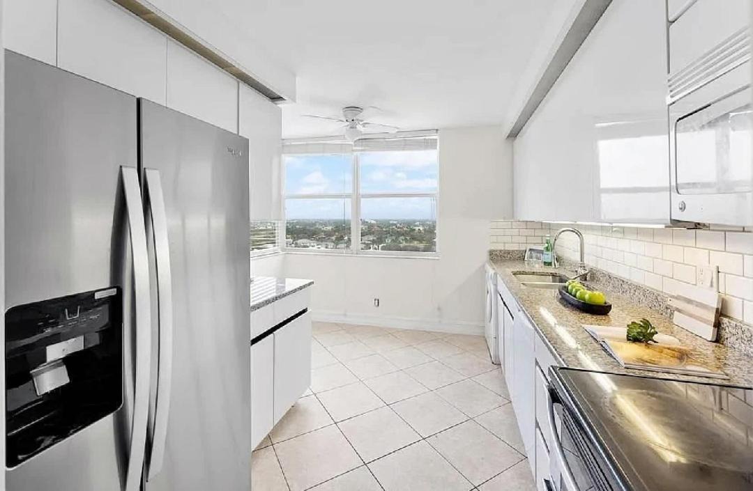 Photo of Kitchen in Lauderdale-by-the-Sea