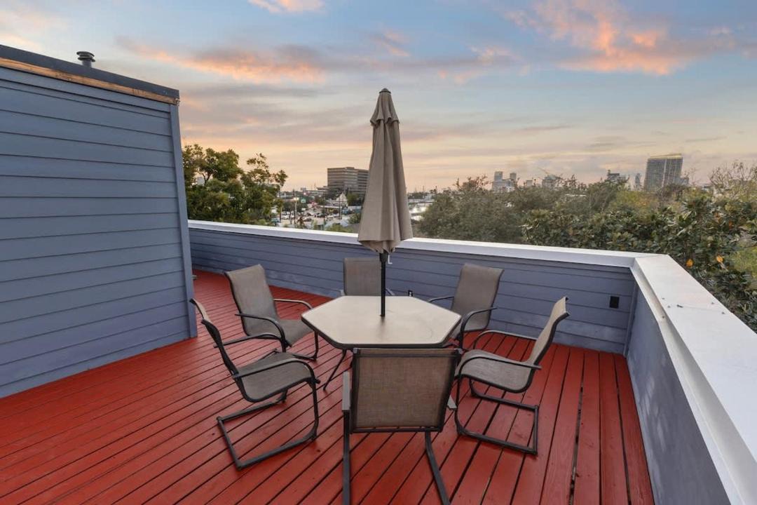 Photo of Patio Balcony in Greenway Plaza-Upper Kirby