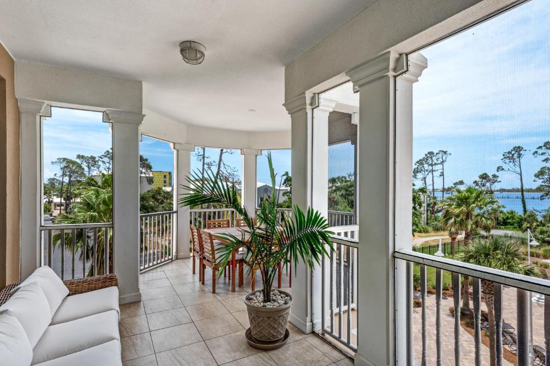 Photo of Patio Balcony in Upper Grand Lagoon
