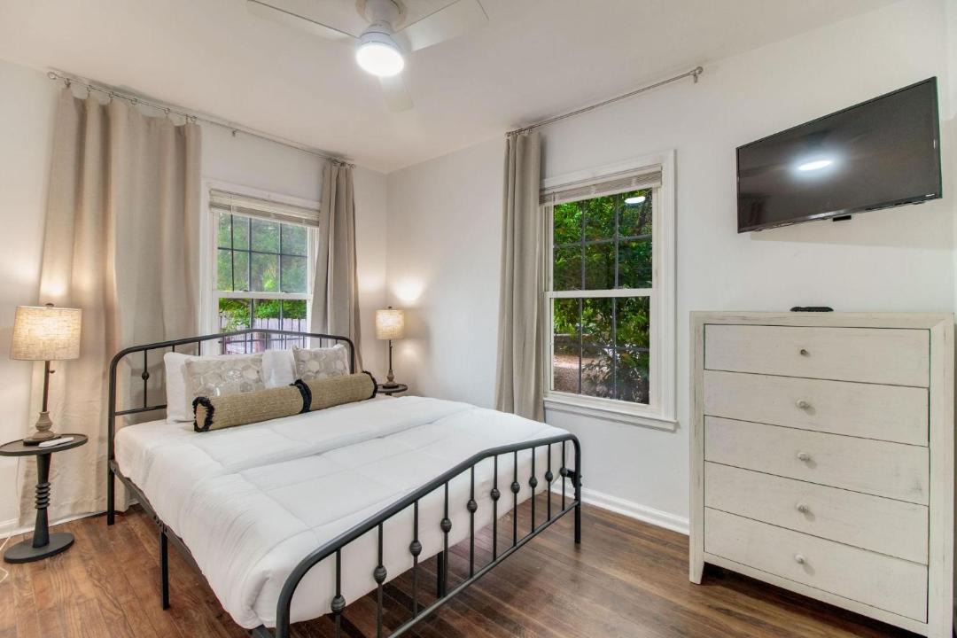 Photo of Bedroom in Navy Point