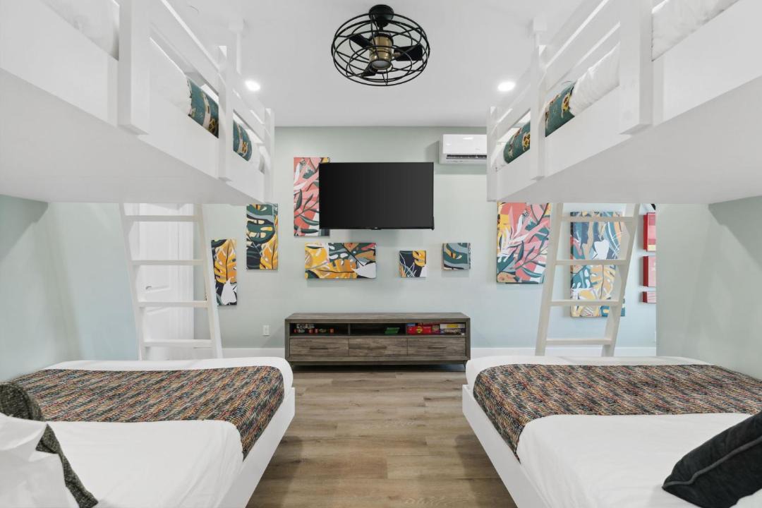 Photo of Bedroom in Laguna Beach Estates