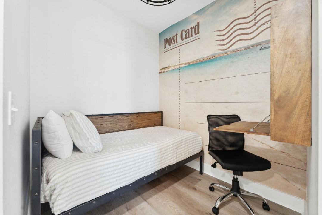 Photo of Bedroom in Laguna Beach Estates