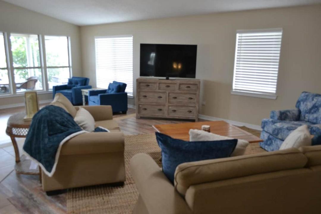 Photo of Livingroom in Biltmore Beach