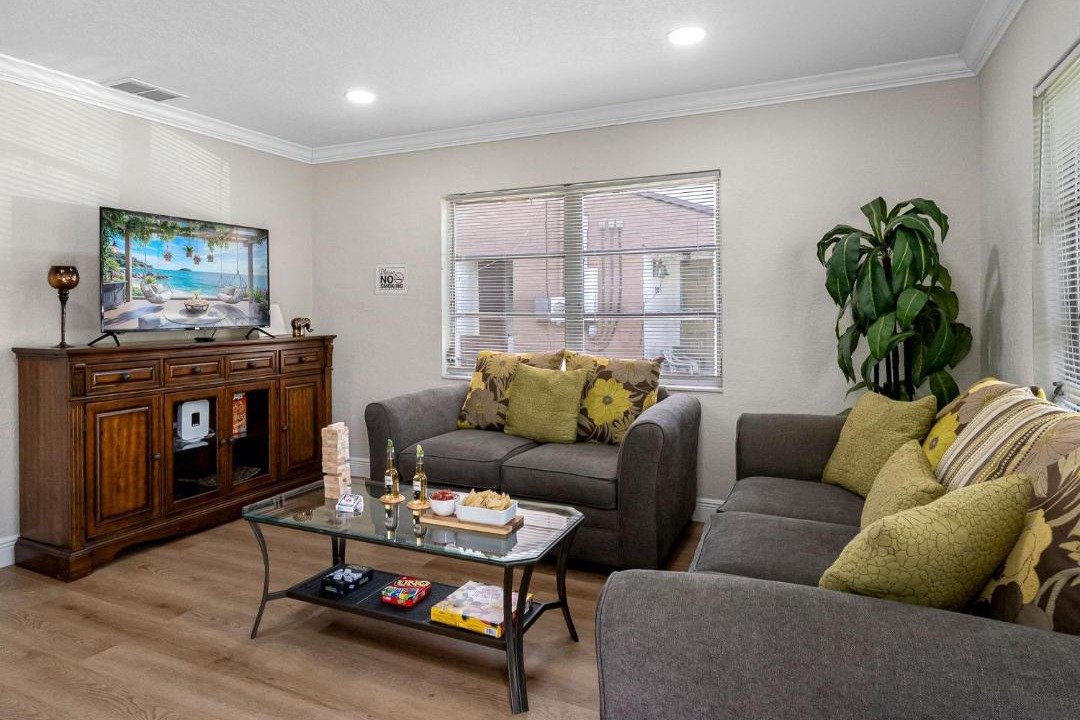 Photo of Livingroom in North Hyde Park