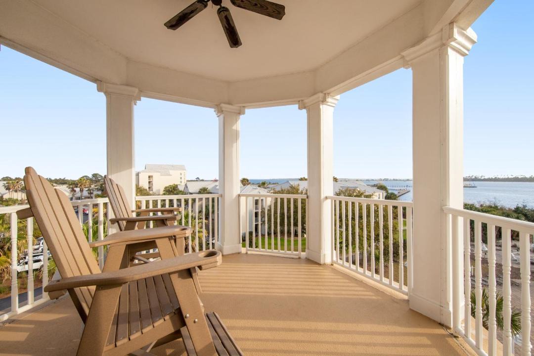 Photo of Patio Balcony in Upper Grand Lagoon