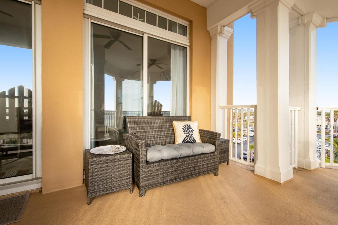 Photo of Patio Balcony in Upper Grand Lagoon
