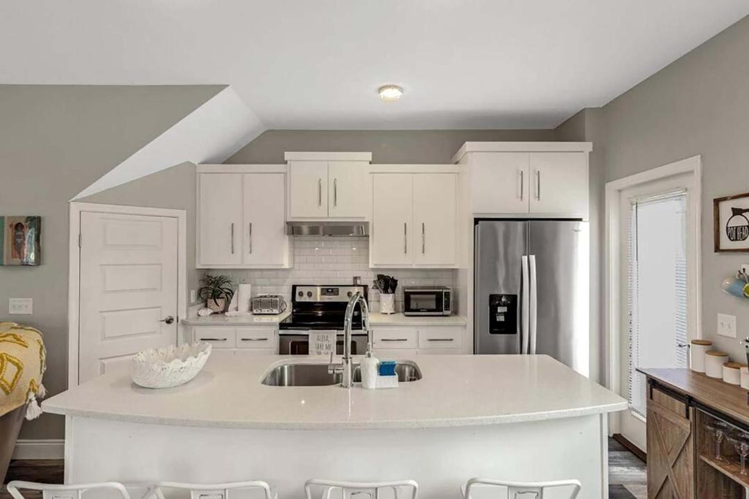 Photo of Kitchen in Biltmore Beach