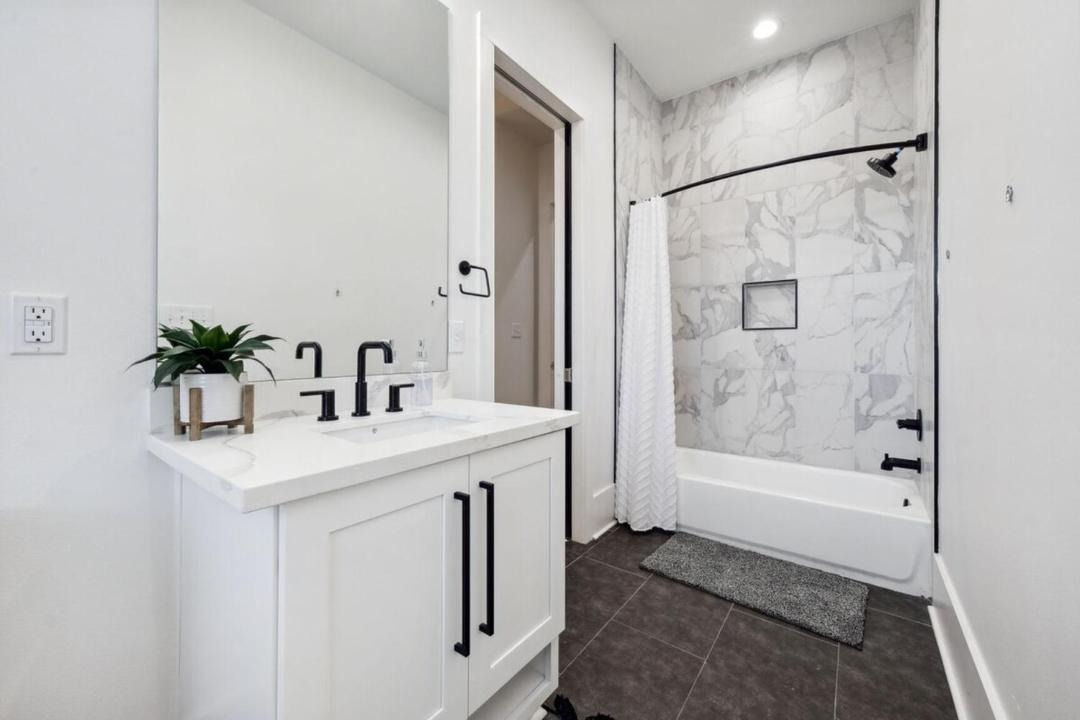 Photo of Bathroom in Tulane - Gravier