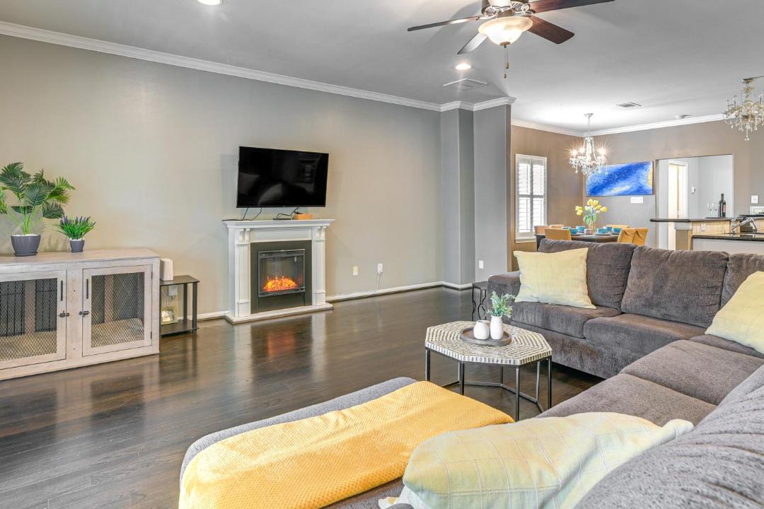 Photo of Livingroom in Greater Heights