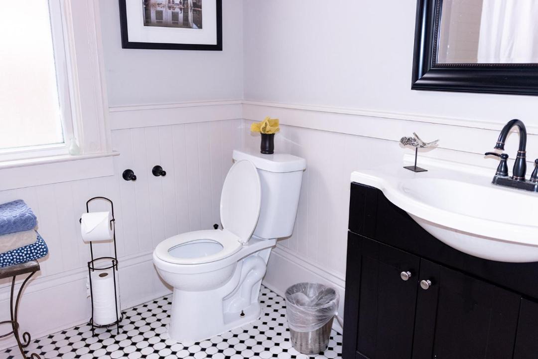 Photo of Bathroom in South 7th Ward