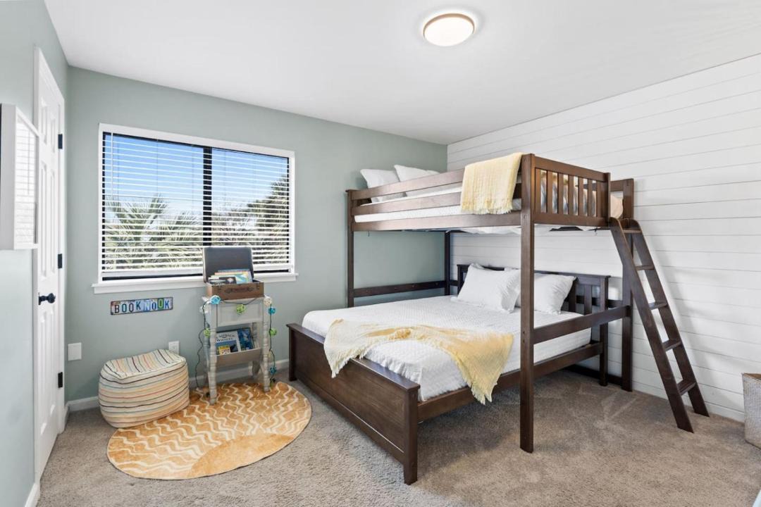 Photo of Bedroom in Biltmore Beach