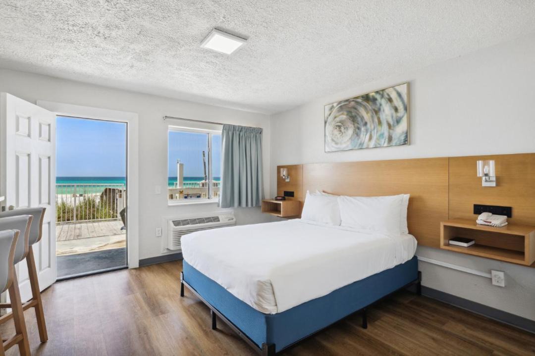 Photo of Bedroom in Laguna Beach Estates