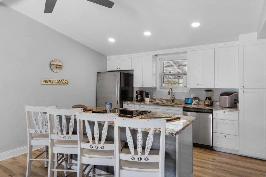 Photo of Kitchen in Laguna Beach Estates