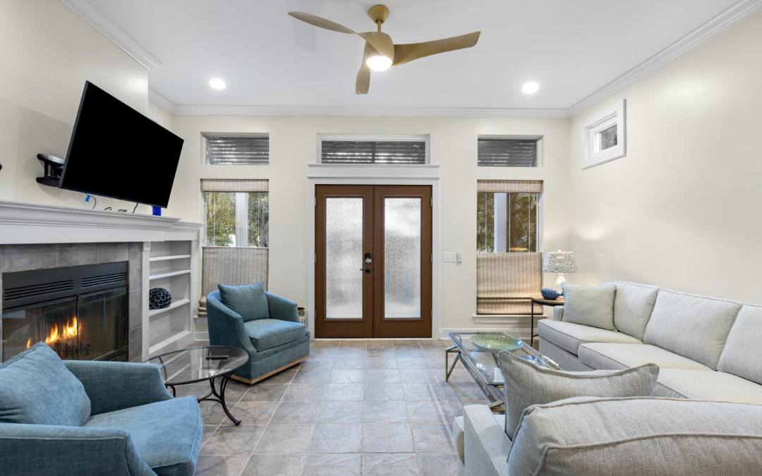 Photo of Livingroom in White's Gulfview