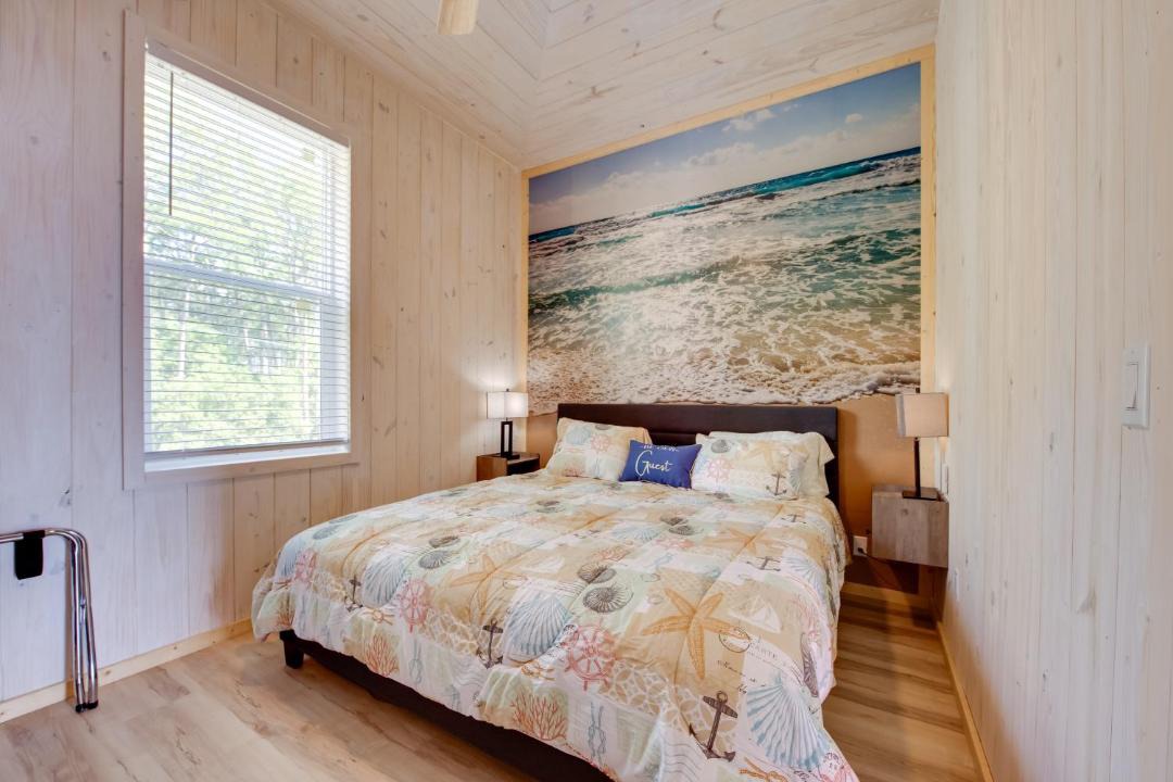 Photo of Bedroom in Carrabelle