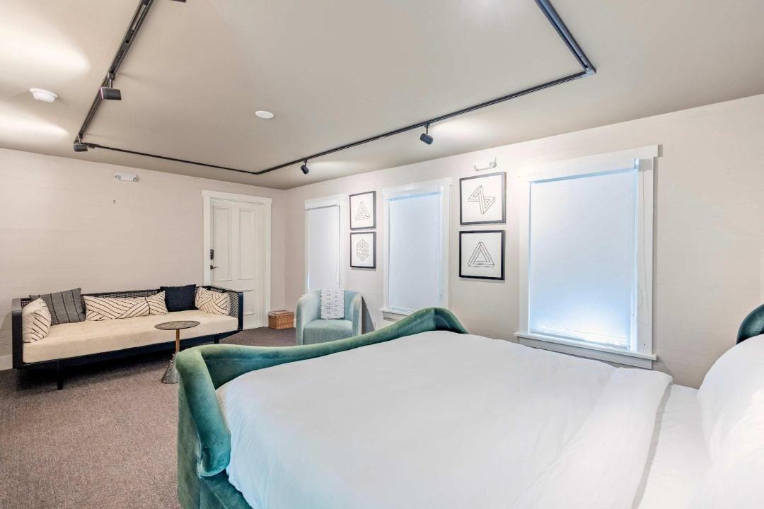 Photo of Bedroom in Historic Seaport