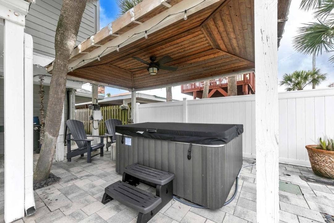 Photo of Patio Balcony in Crescent Beach