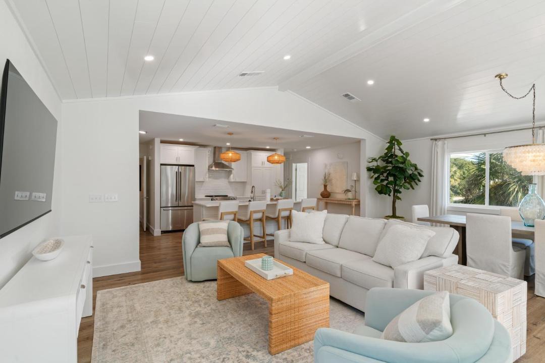 Photo of Livingroom in Gulfview Heights