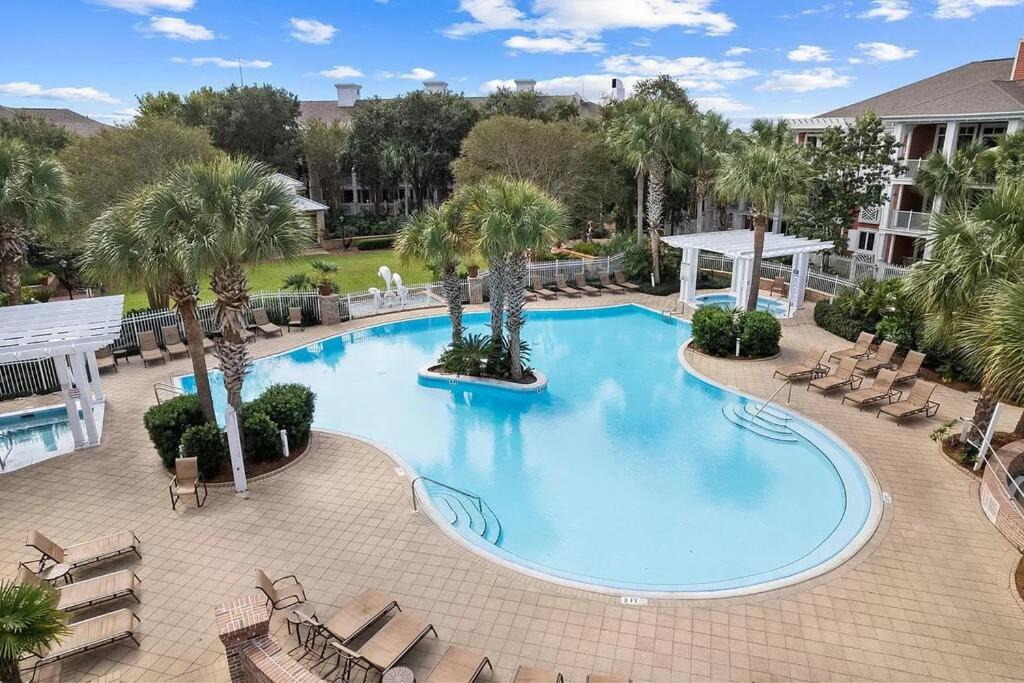 Photo of Patio Balcony in Baytowne Wharf