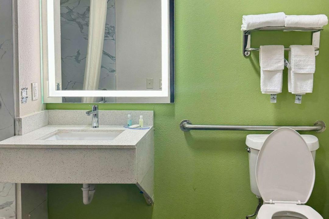 Photo of Bathroom in Sulphur