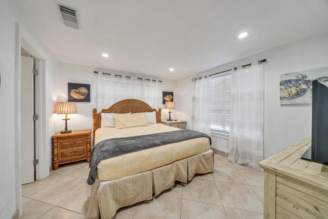 Photo of Bedroom in Miramar Beach