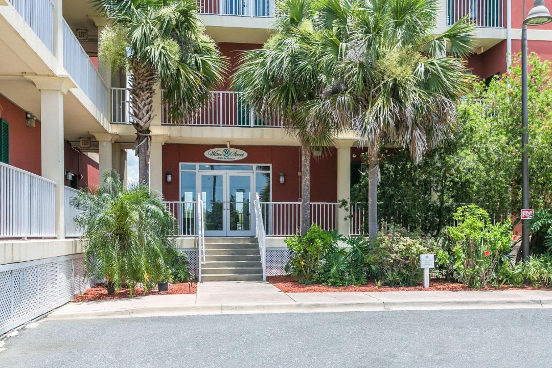 Photo of Patio Balcony in Historic Downtown Apalachicola