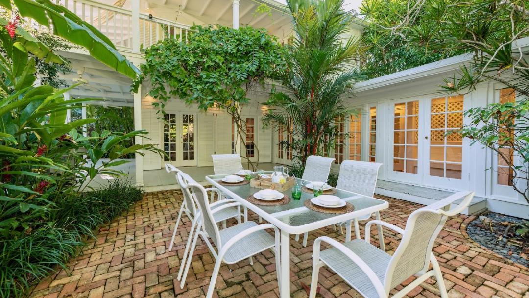 Photo of Patio Balcony in White St. Gallery