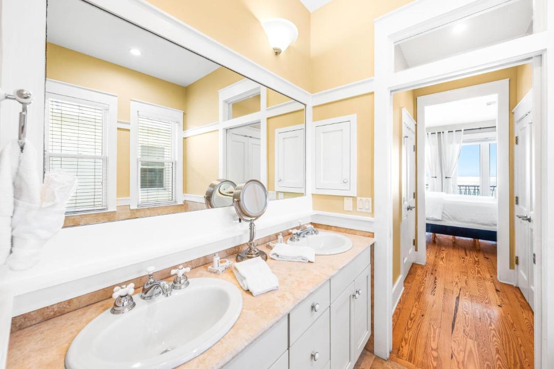 Photo of Bathroom in Delos
