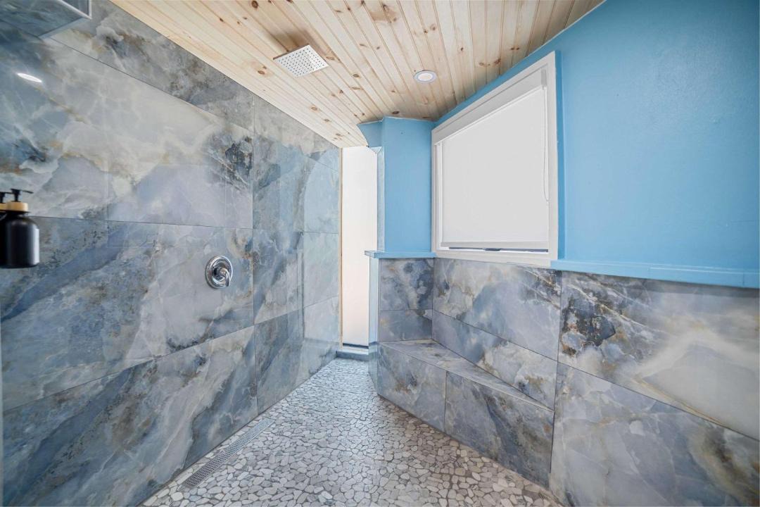 Photo of Bathroom in Long Beach Estates