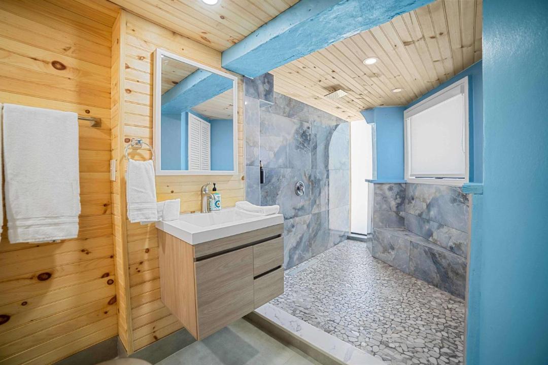 Photo of Bathroom in Long Beach Estates