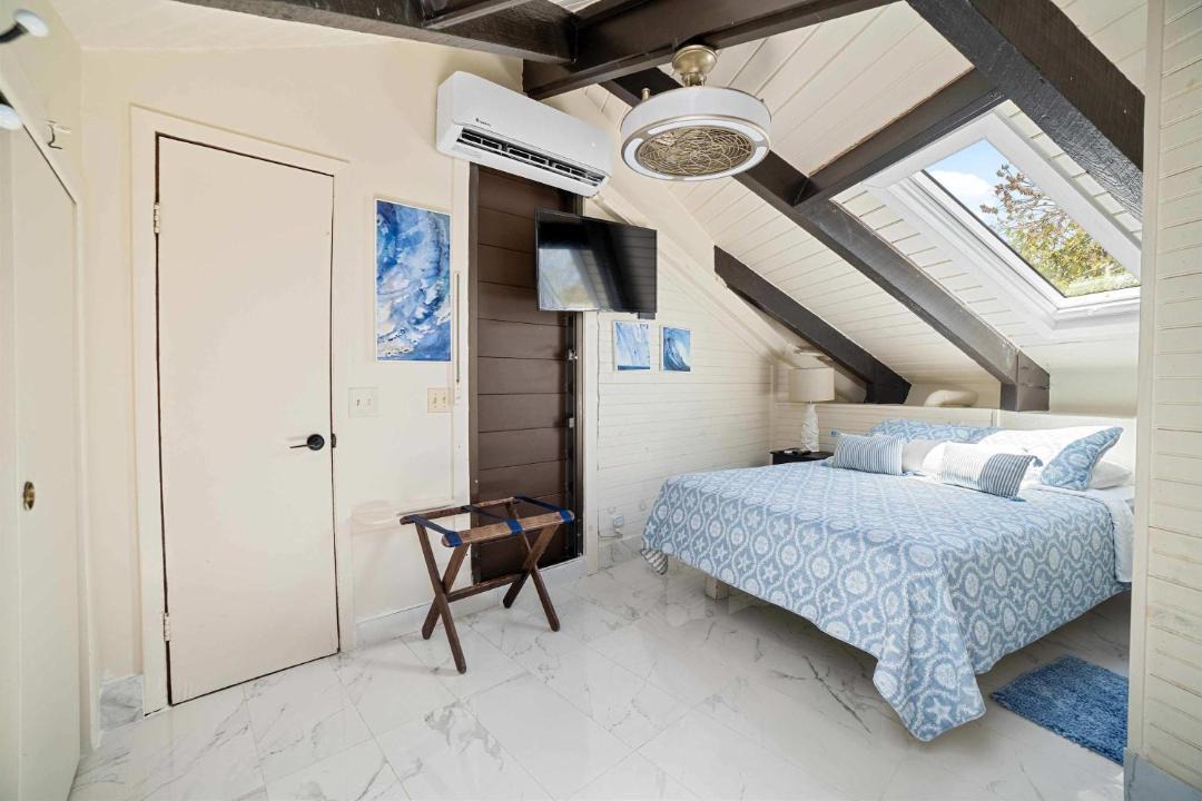 Photo of Bedroom in Long Beach Estates