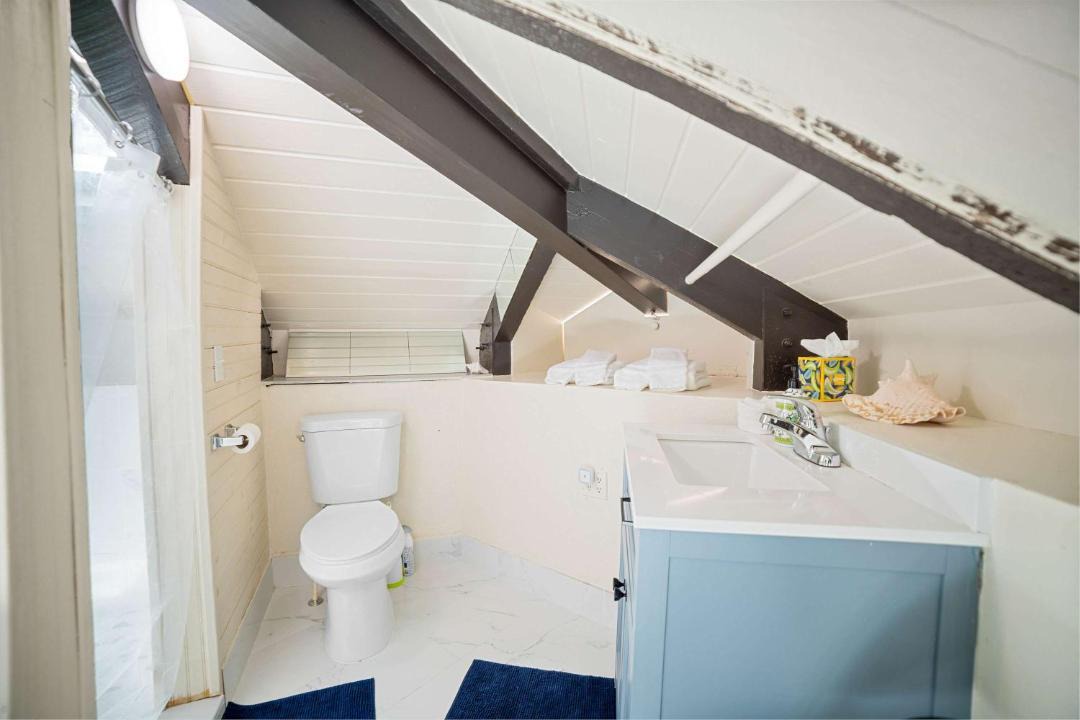 Photo of Bathroom in Long Beach Estates