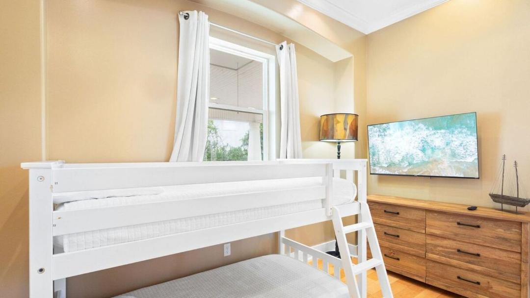 Photo of Bedroom in Hollywood Beach