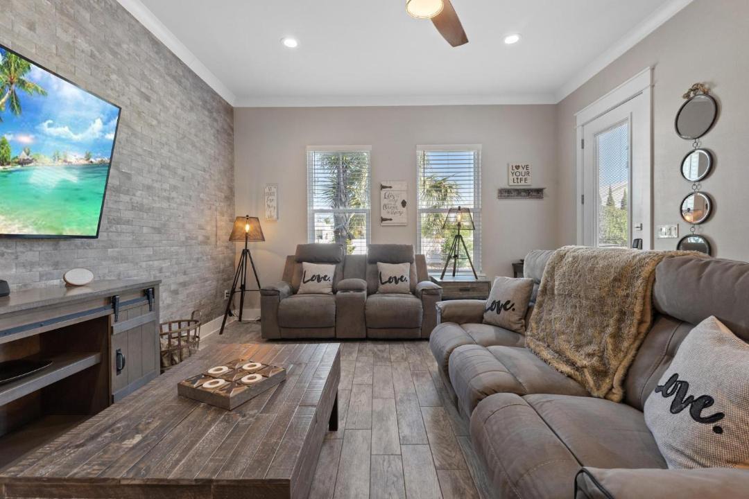 Photo of Livingroom in Emerald Waters Village