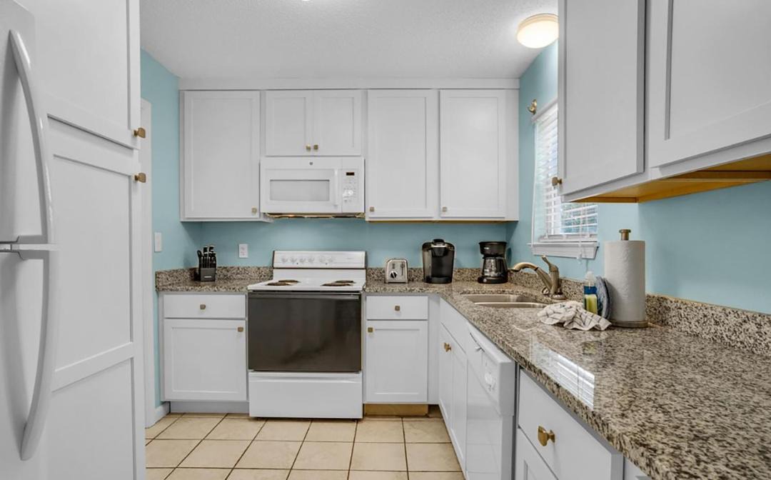 Photo of Kitchen in Kiska Beach