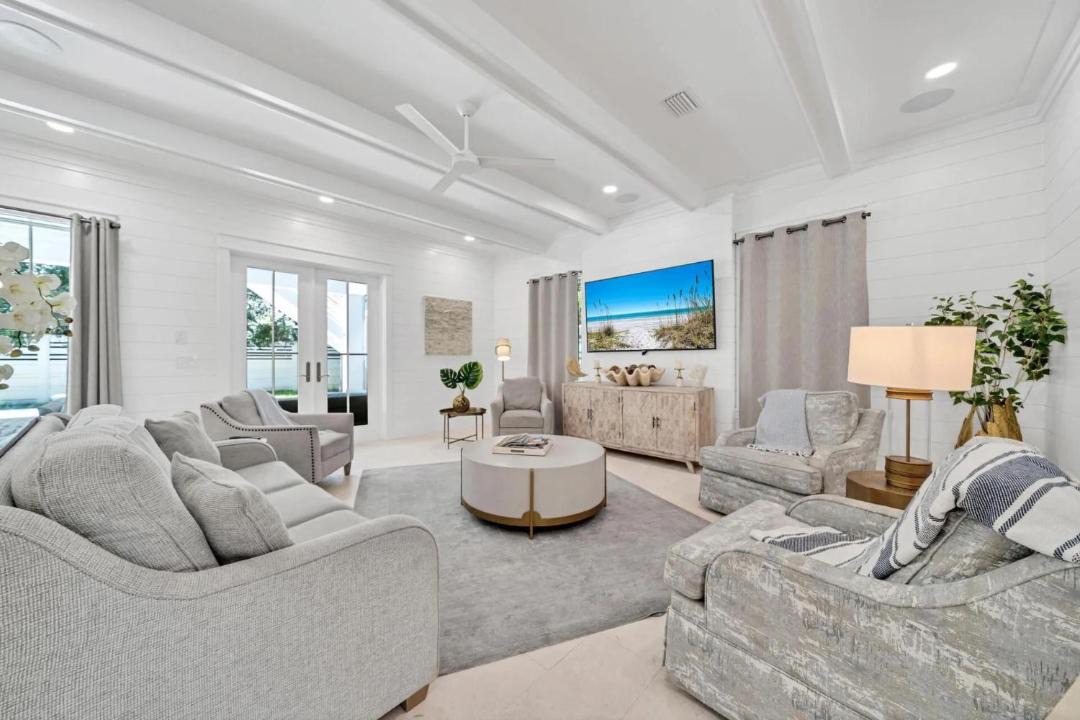 Photo of Livingroom in Gulfview Heights